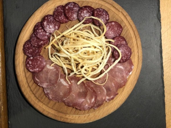 Сет колбасок с сырной косичкой